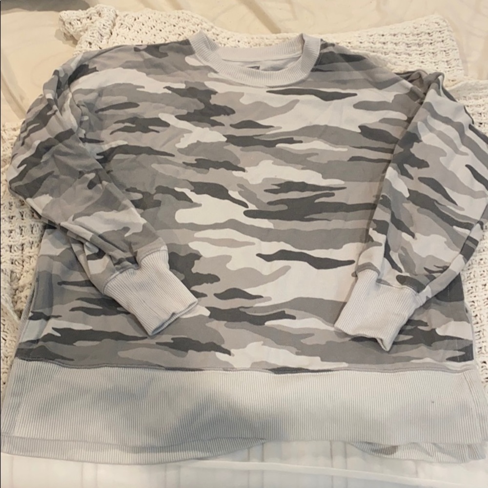 Camo crew neck aeries